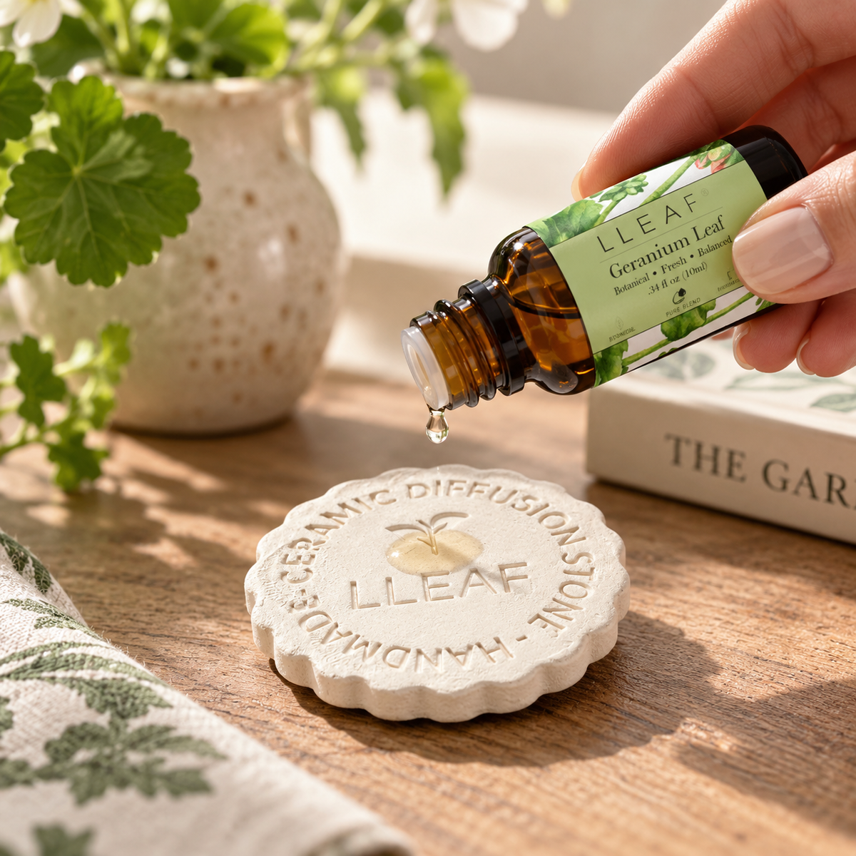 LLEAF® Oil + Stone Set Gift Set